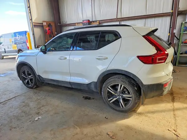 YV4L12UW8P2096699 2023 VOLVO XC40 - Image 2