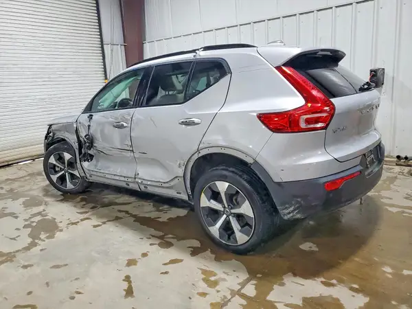 YV4L12UW8P2911760 2023 VOLVO XC40 - Image 2