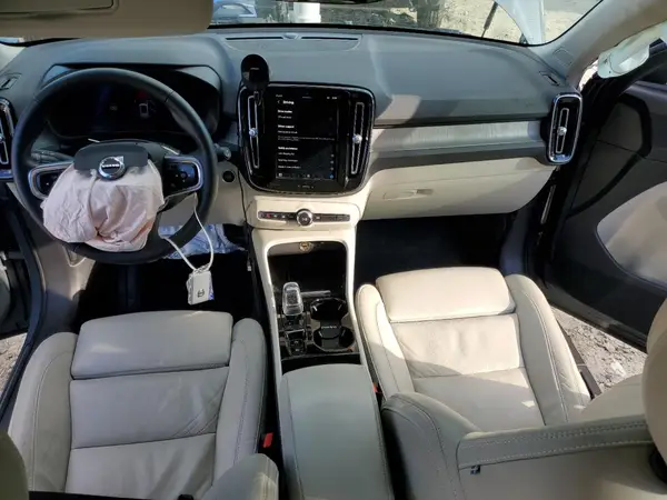 YV4L12UW8P2942135 2023 VOLVO XC40 - Image 8