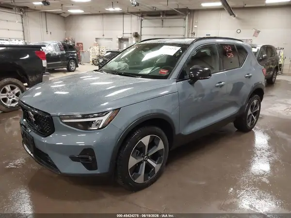 YV4L12UW8P2943219 2023 VOLVO XC40 - Image 2