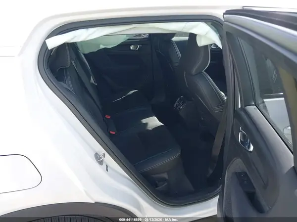 YV4L12UW8P2972218 2023 VOLVO XC40 - Image 8