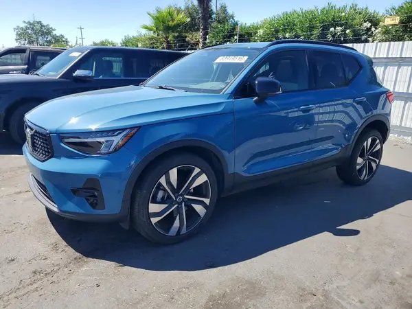 YV4L12UW9P2071150 2023 VOLVO XC40 - Image 1