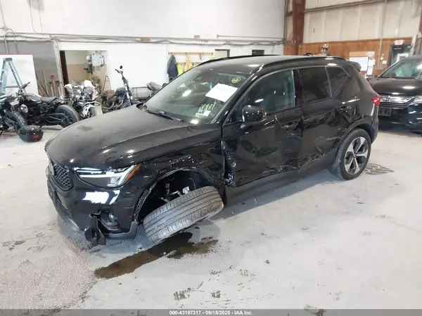 YV4L12UWXP2104172 2023 VOLVO XC40 - Image 2