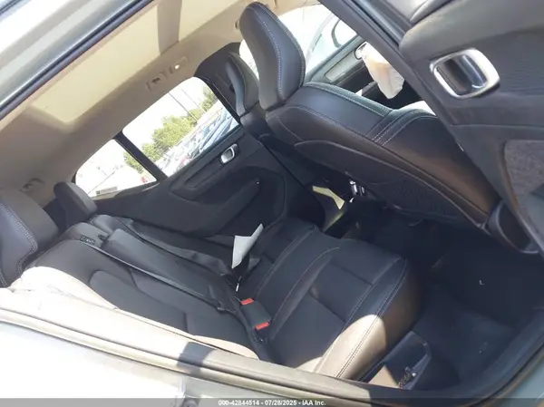 YV4L12UWXP2943450 2023 VOLVO XC40 - Image 8