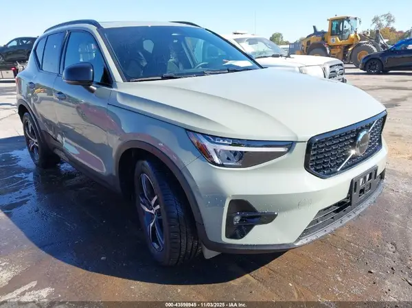 YV4L12UWXP2943710 2023 VOLVO XC40 - Image 1