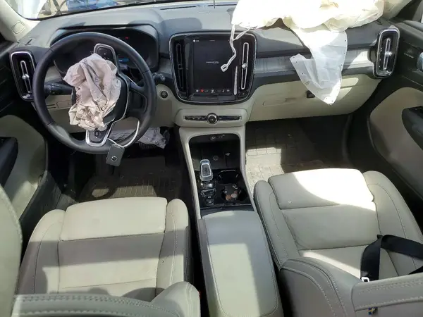 YV4L12UWXP2946395 2023 VOLVO XC40 - Image 8