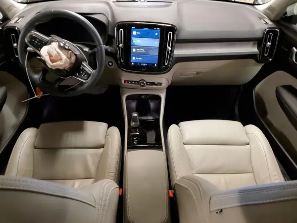 YV4L12UX0P2093949 2023 VOLVO XC40 - Image 8