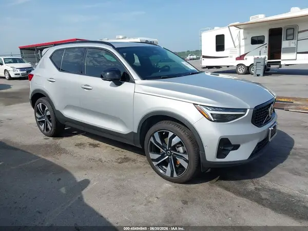YV4L12UX1P2022761 2023 VOLVO XC40 - Image 1