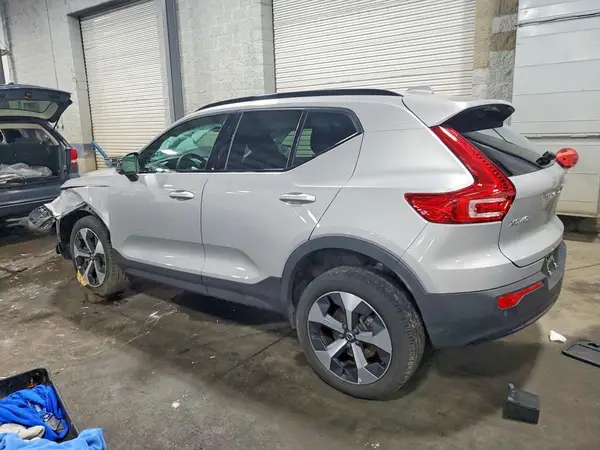 YV4L12UX2P2954693 2023 VOLVO XC40 - Image 2