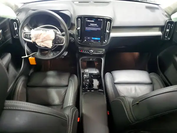 YV4L12UX4P2060016 2023 VOLVO XC40 - Image 8