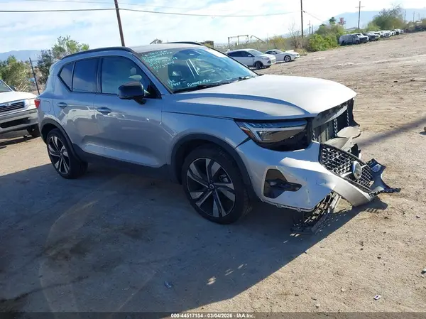 YV4L12UX5P2104377 2023 VOLVO XC40 - Image 1