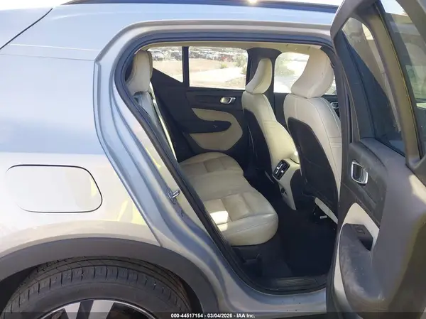 YV4L12UX5P2104377 2023 VOLVO XC40 - Image 8