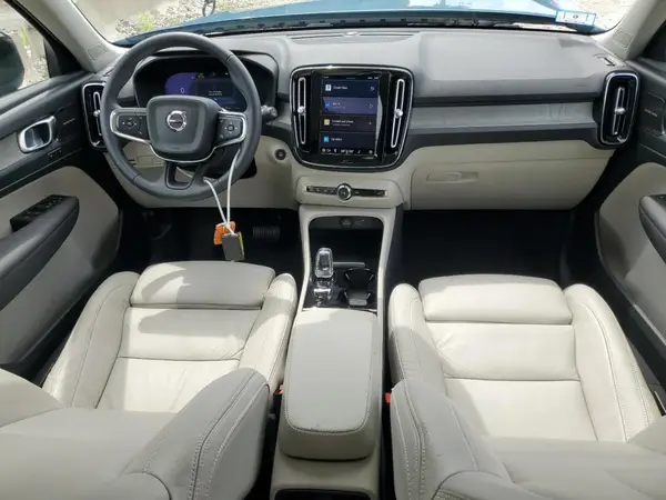 YV4L12UX6P2087430 2023 VOLVO XC40 - Image 8