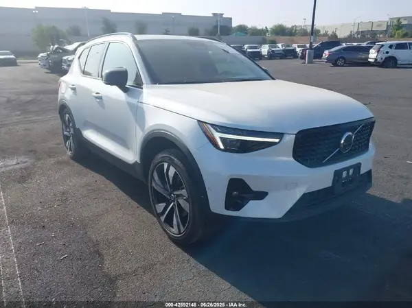 YV4L12UX6P2088027 2023 VOLVO XC40 - Image 1