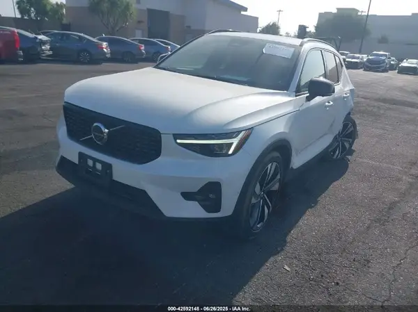 YV4L12UX6P2088027 2023 VOLVO XC40 - Image 2