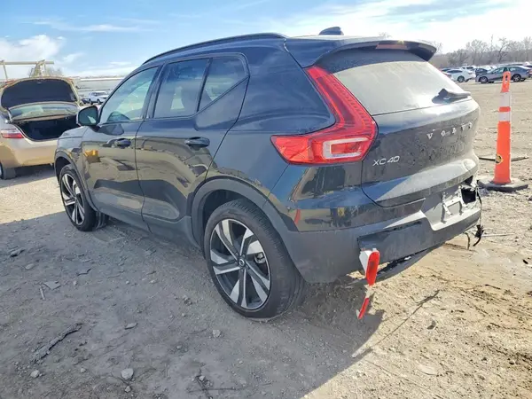YV4L12UX9P2046970 2023 VOLVO XC40 - Image 2