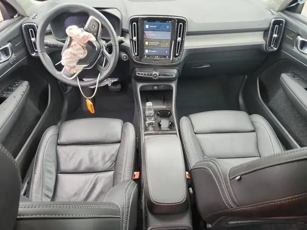 YV4L12UX9P2106326 2023 VOLVO XC40 - Image 8