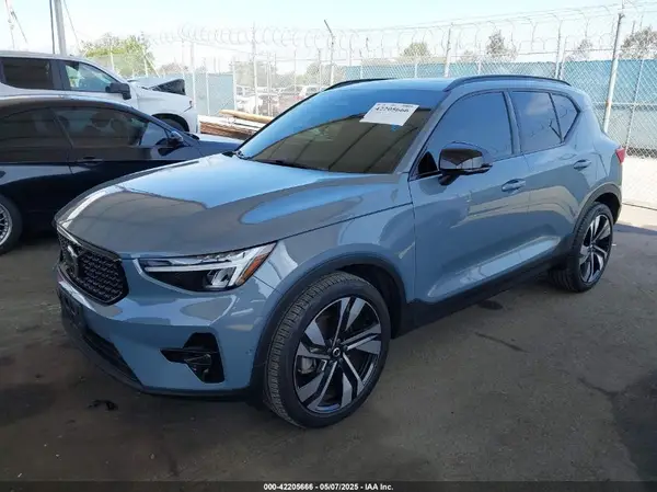 YV4L12UX9P2952245 2023 VOLVO XC40 - Image 2
