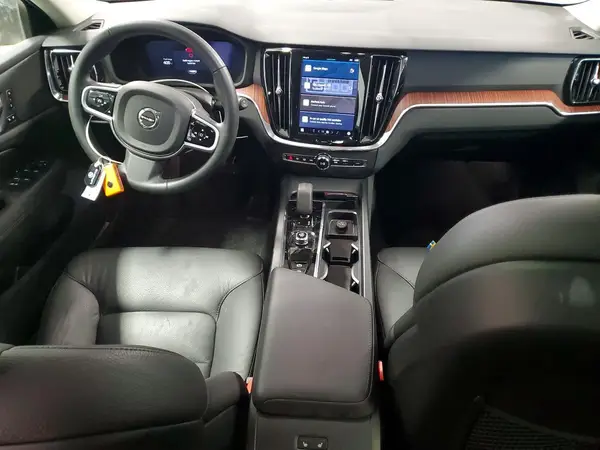 YV4L12WK0S2148992 2025 VOLVO V60 - Image 8