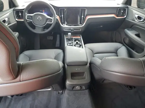 YV4L12WK3S2149151 2025 VOLVO V60 - Image 8