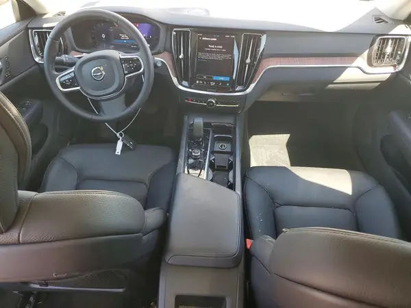 YV4L12WK6S2146616 2025 VOLVO V60 - Image 8