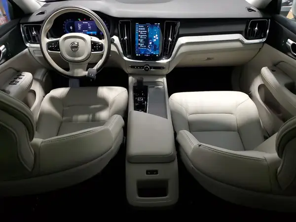 YV4L12WY6R2136392 2024 VOLVO V60 - Image 8