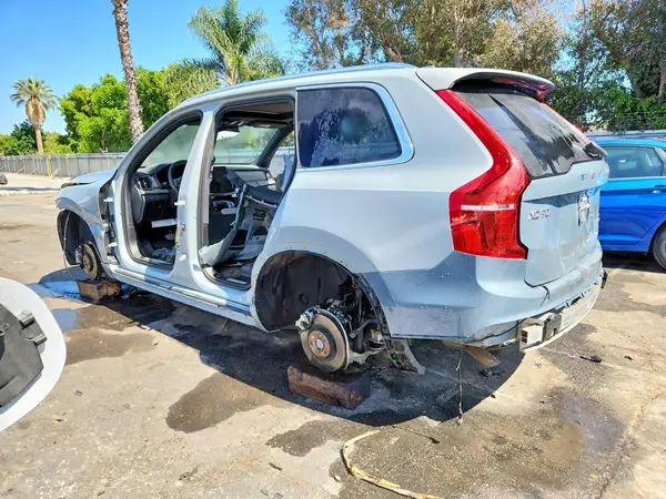 YV4M12JB1S1380020 2025 VOLVO XC90 - Image 2