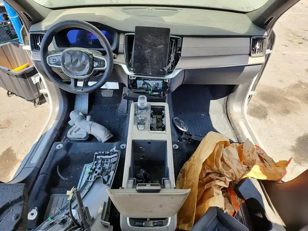 YV4M12JB1S1380020 2025 VOLVO XC90 - Image 8