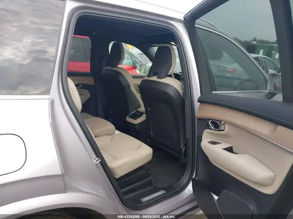 YV4M12PE8T1430978 2026 VOLVO XC90 - Image 8