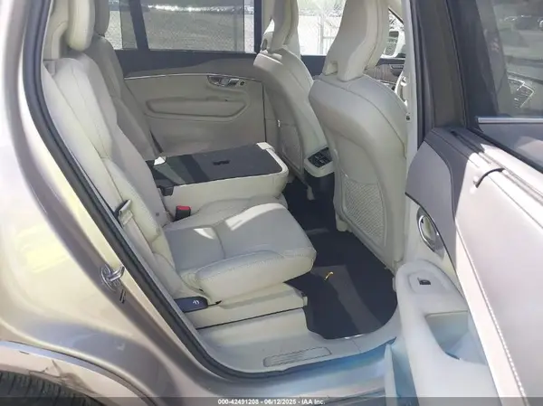 YV4M12PF5S1339044 2025 VOLVO XC90 - Image 8