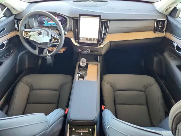 YV4M12PJ8T1470295 2026 VOLVO XC90 - Image 8