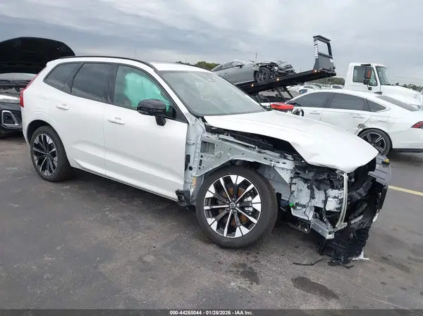 YV4M12RC0T1367614 2026 VOLVO XC60 - Image 1