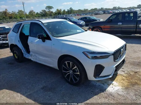 YV4M12RC3S1012676 2025 VOLVO XC60 - Image 1