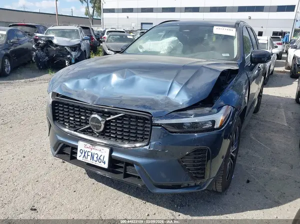 YV4M12RC3S1170726 2025 VOLVO XC60 - Image 2