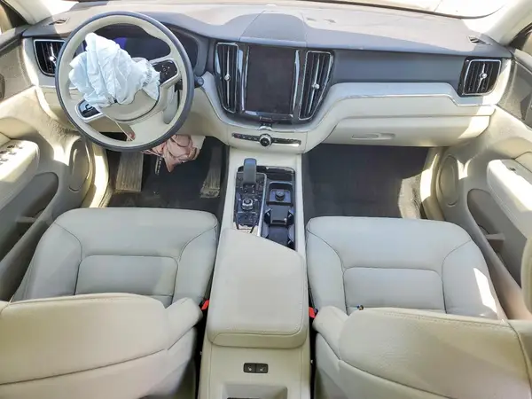 YV4M12RC4S1029065 2025 VOLVO XC60 - Image 8