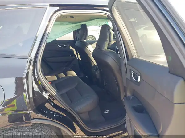 YV4M12RC4S1034752 2025 VOLVO XC60 - Image 8