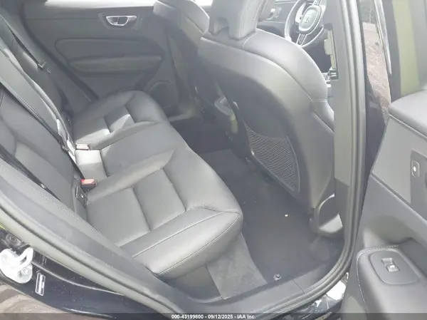 YV4M12RC4S1140778 2025 VOLVO XC60 - Image 8