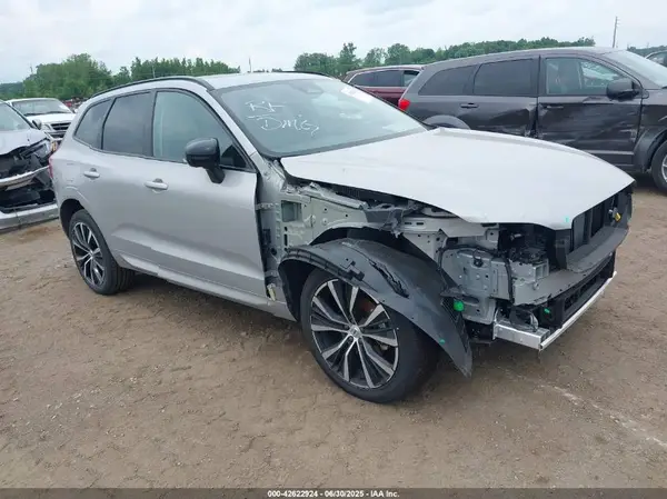 YV4M12RC4S1148797 2025 VOLVO XC60 - Image 1