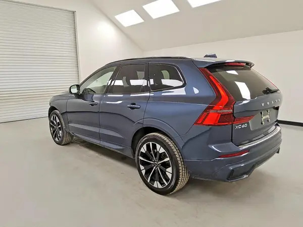 YV4M12RC4T1458059 2026 VOLVO XC60 - Image 2