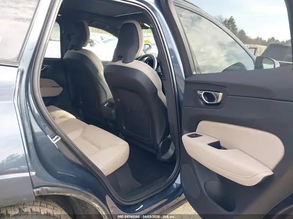YV4M12RC5T1431596 2026 VOLVO XC60 - Image 8
