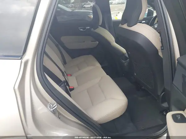 YV4M12RC6T1464445 2026 VOLVO XC60 - Image 8