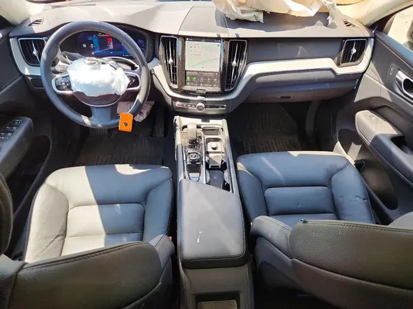 YV4M12RC7S1112019 2025 VOLVO XC60 - Image 8