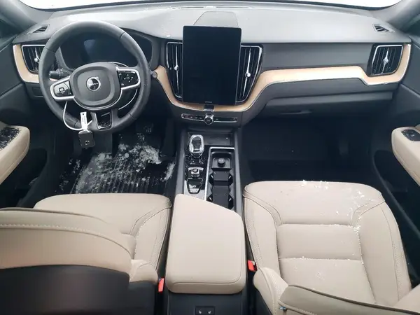 YV4M12RC7T1393773 2026 VOLVO XC60 - Image 8