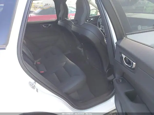 YV4M12RC8S1184069 2025 VOLVO XC60 - Image 8