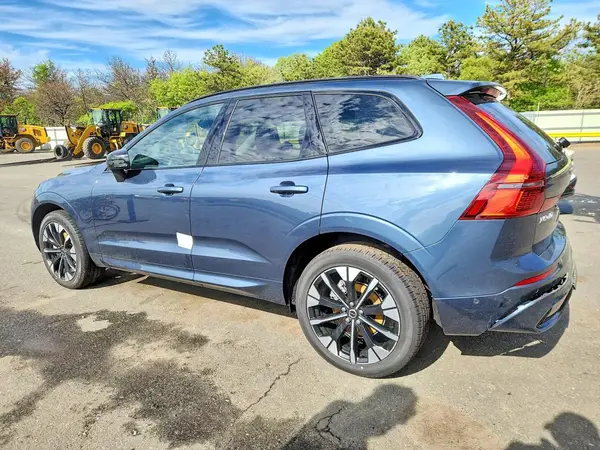 YV4M12RC8T1485734 2026 VOLVO XC60 - Image 2