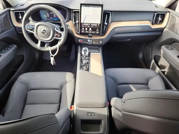 YV4M12RC8T1485734 2026 VOLVO XC60 - Image 8