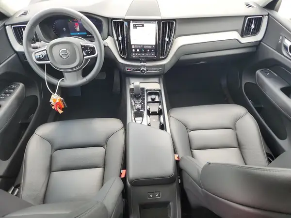 YV4M12RC9S1043611 2025 VOLVO XC60 - Image 8