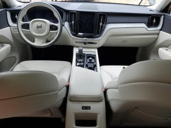 YV4M12RC9S1048582 2025 VOLVO XC60 - Image 8