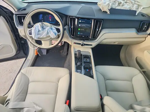 YV4M12RC9S1178040 2025 VOLVO XC60 - Image 8