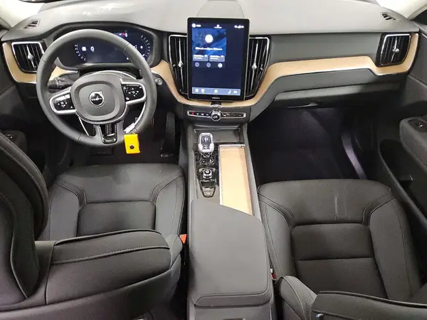 YV4M12RJ3T1423821 2026 VOLVO XC60 - Image 8